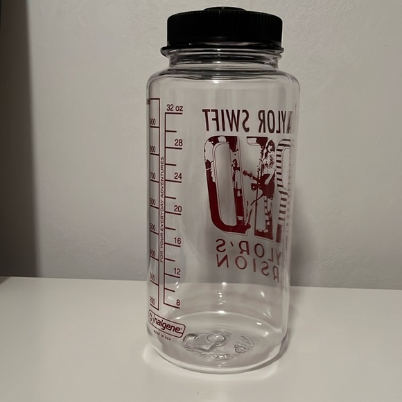 Taylor Swift Red (Taylor’s Version) 32 oz ‘We Won’t Be Sleeping’ Water Bottle - Picture 2 of 3